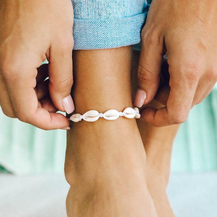 Knotted Cowries Anklet - White