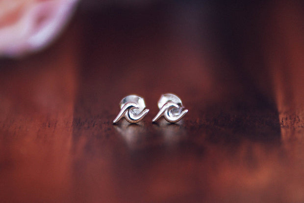 Wave Stud Earring - Silver